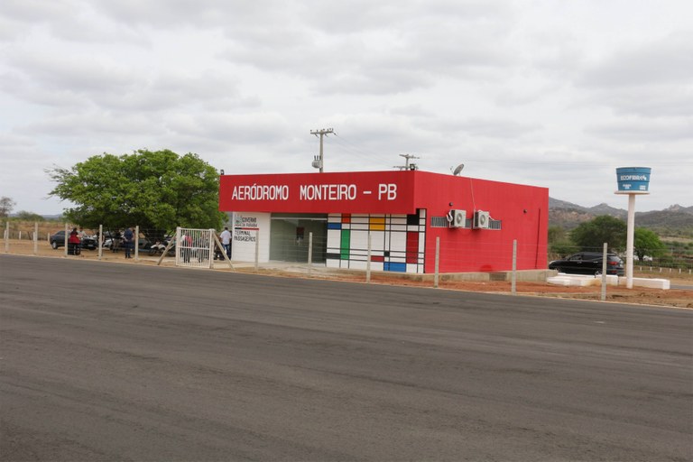 Ricardo inaugura Aeródromo de Monteiro