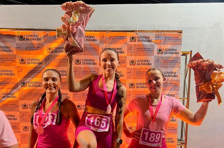 As três vencedoras da prova feminina.jpg