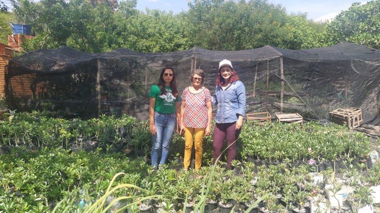 Marcia Gondim com produtoras em municípios do Brejo paraibano (2).jpeg