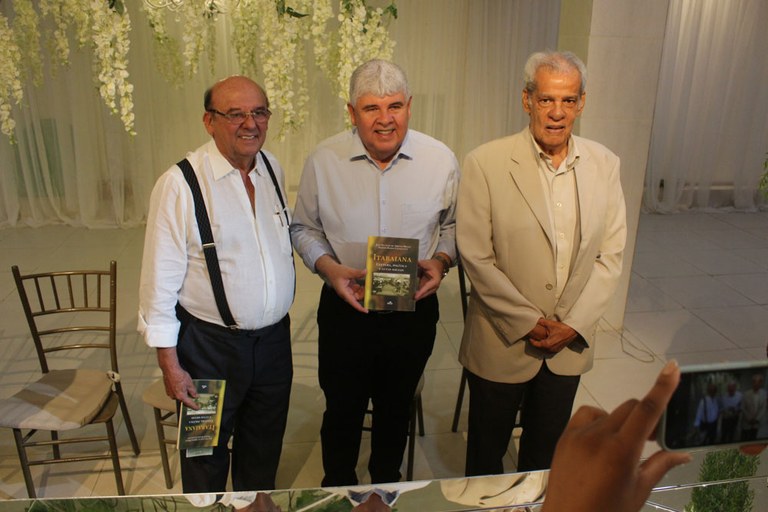 lançamento-de-livro---tabaiana-(47).jpg