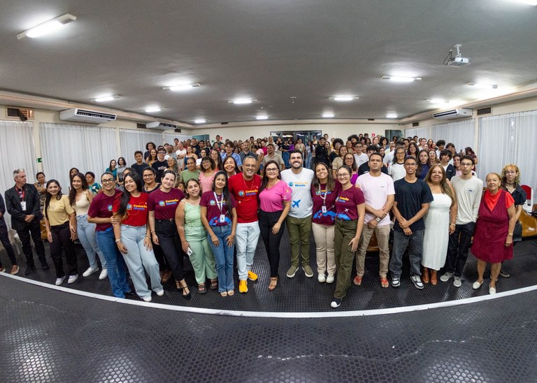 Encontro com Estudantes Coneção Mundo_Delmer Rodrigues (6).jpg