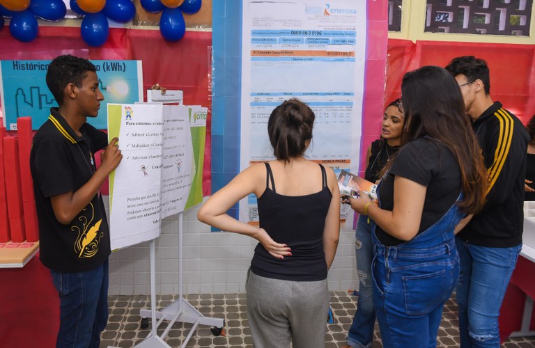 27-09-2019 escola IEP (Educacao financeira)  Daniel Medeiros (21).jpg