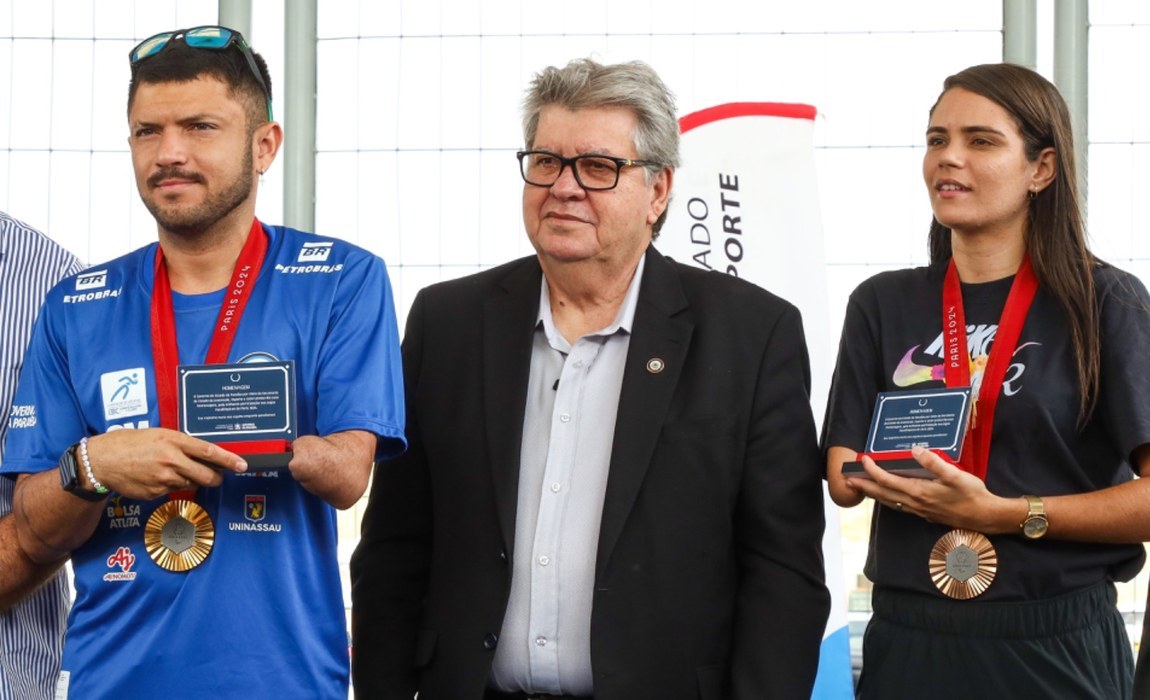 João Azevêdo entrega novo Ronaldão, recepciona medalhistas paralímpicos e destaca investimentos no segmento esportivo