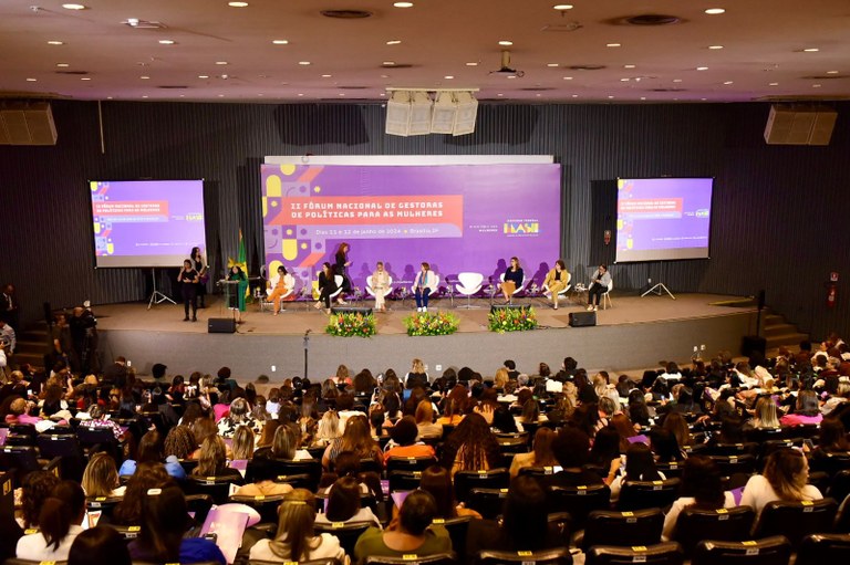 Encontro Nacional de Gestoras de Políticas para Mulheres em Brasília.jpeg