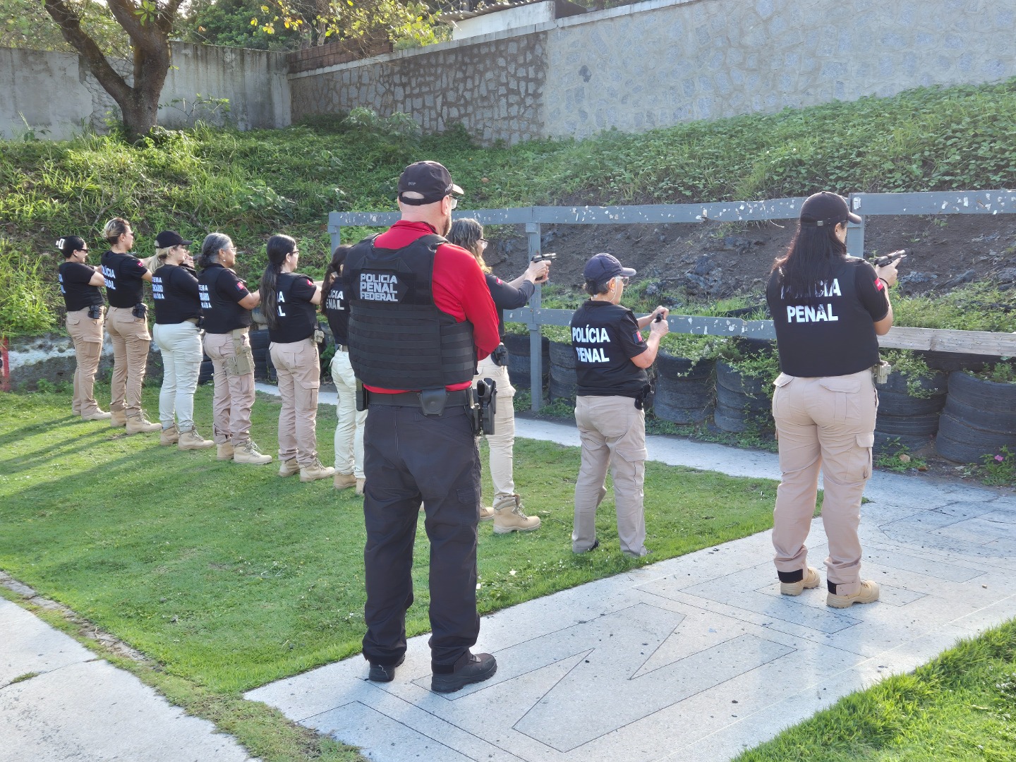 curso-armamento-e-tiro-para-mulheres-4.jpg