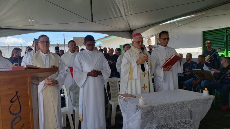 Missa realizada no Presídio Sílvio Porto celebra os 10 anos de atuação da juíza Andréa Arcoverde e prepara reeducandos para casamento católico_21
