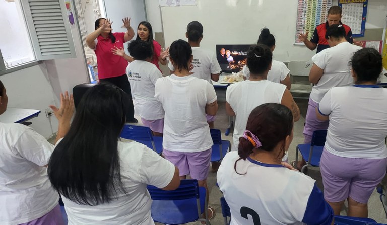 Consagração do pão na Penitenciária Júlia Maranhão.jpg