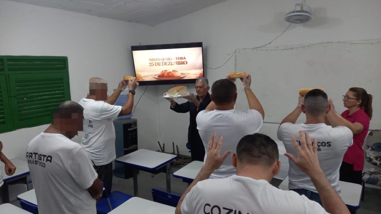 Espiritualidade_partilha do pão_Penitenciária Sílvio Porto_UNP.jpeg