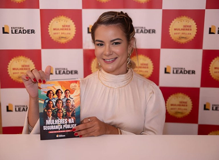 Simone Reis_livro Mulheres na Segurança Pública_01.jpg
