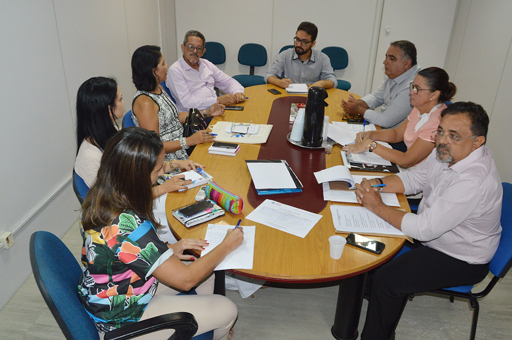 05-02-20 Reunião com profissionais  que atuarão nos Creas Regionais  (3).JPG