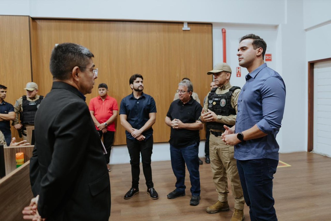Lucas Ribeiro acompanha monitoramento das forças de segurança e participa da abertura do carnaval de Patos